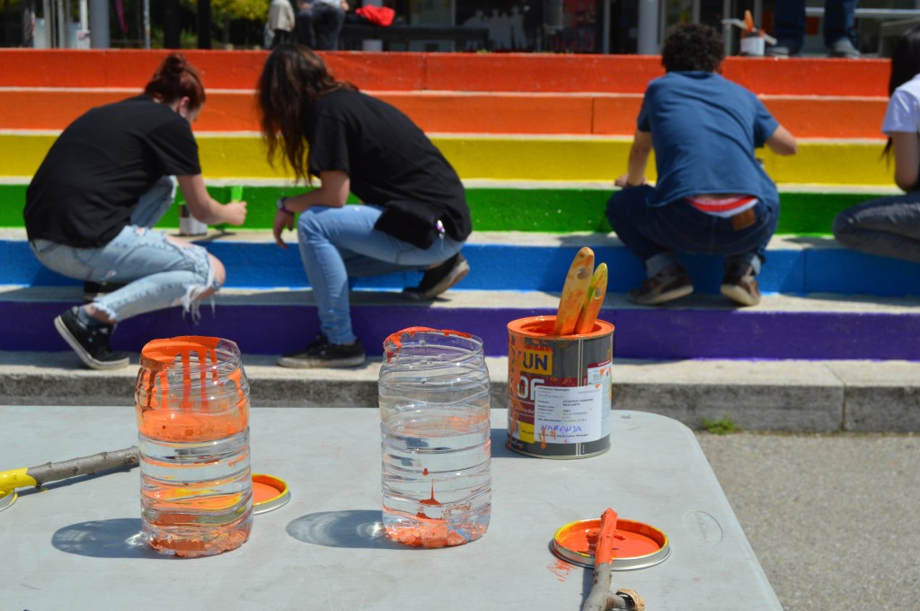 Pintada col·lectiva, en el Dia Internacional en contra la&nbsp;LGTBIfòbia