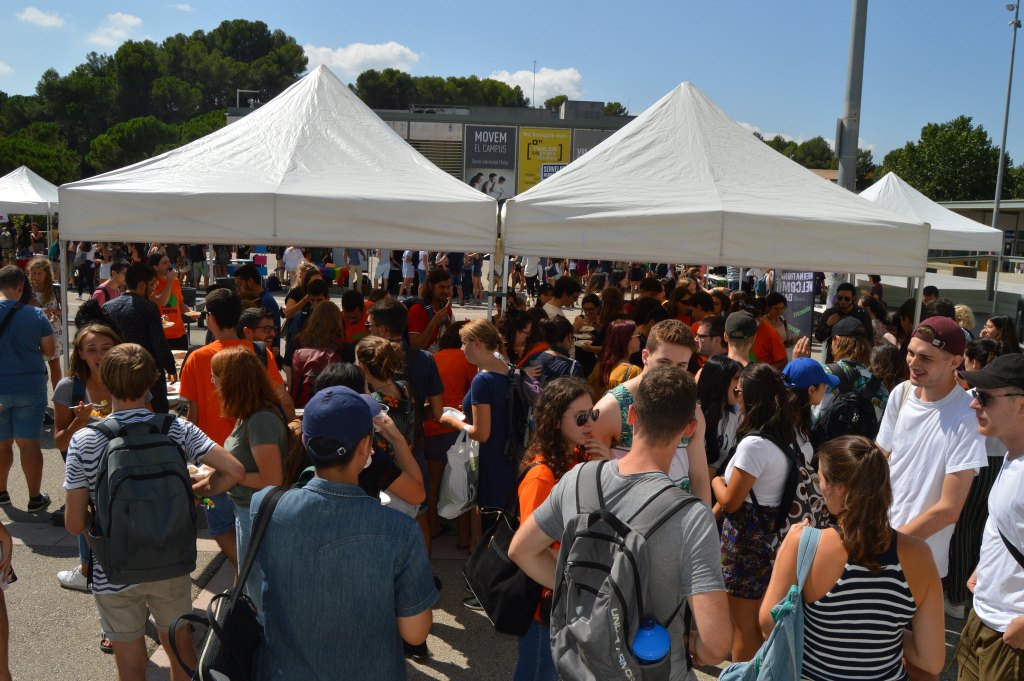 Donem la benvinguda dins elDirectori a IAESTE, Col·lectiu UAB per la República i Obrir&nbsp;Escletxa.