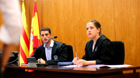 Els UABers Héctor Cuenca y Andrea Mendiola organitzen els primers judicis on-line d’Espanya (simulats, és&nbsp;clar!)