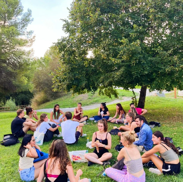 Has fet Erasmus i vols acompanyar altres estudiants en el&nbsp;procés?