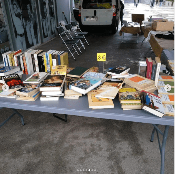 L’Assemblea Ecologista i l’Associació Gats Campus resistint la&nbsp;pluja!