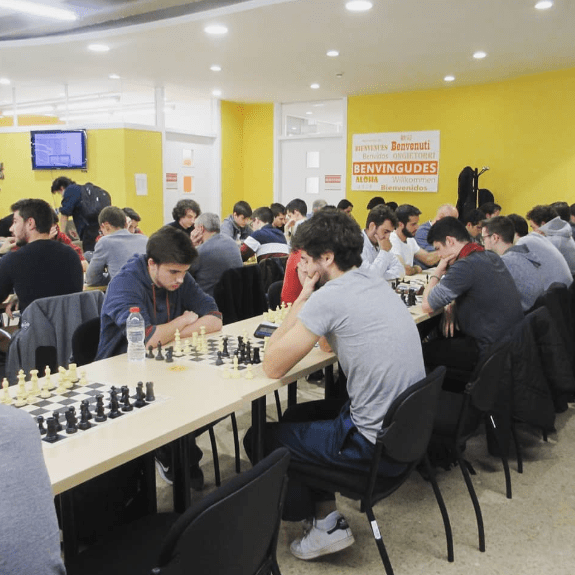 Es busquen jugadors/es&nbsp;d’escacs!
